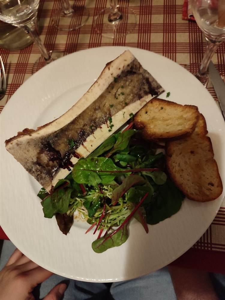 Os à moelle gratiné et pain grillé